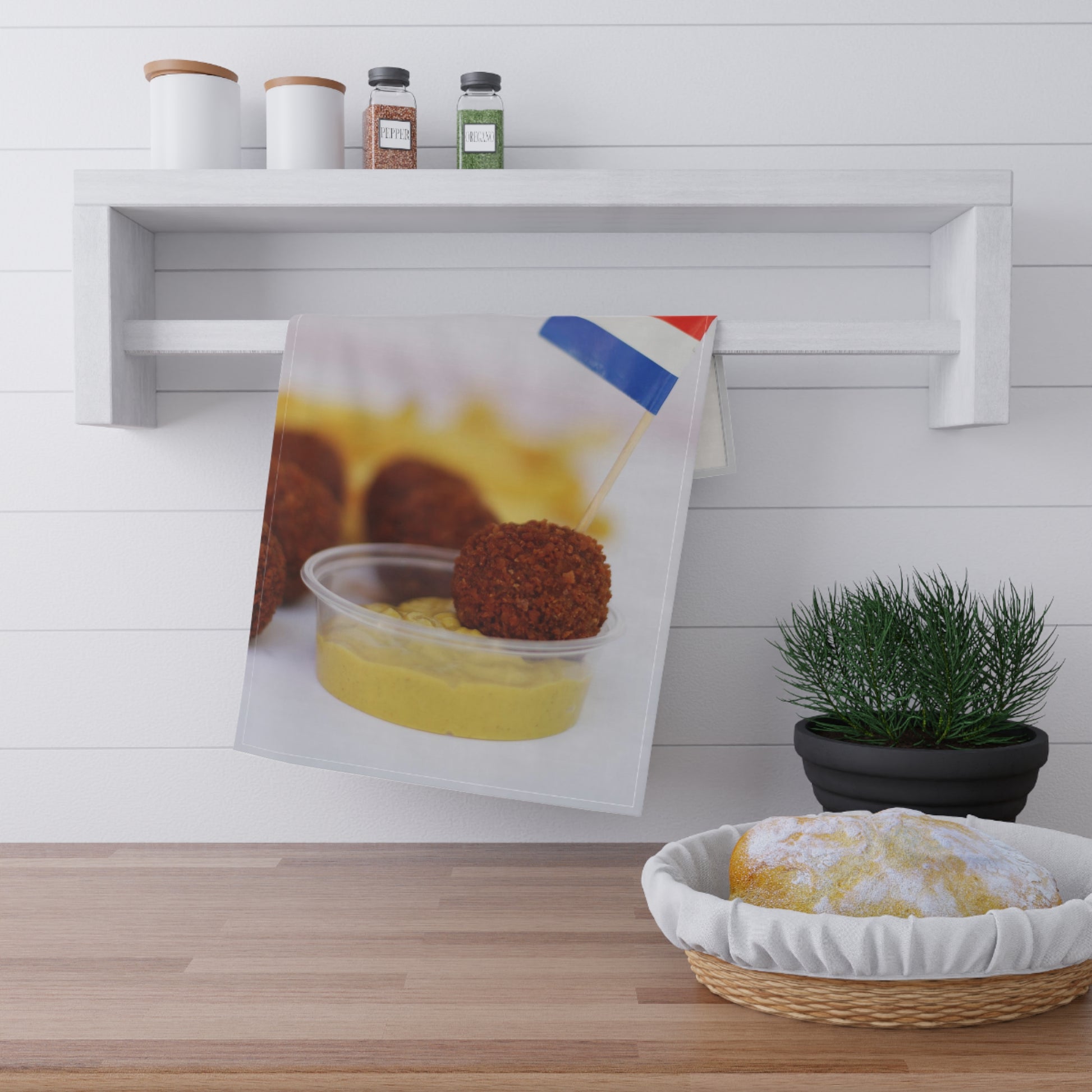 Nederlandse vlag in bitterbal theedoek showfoto